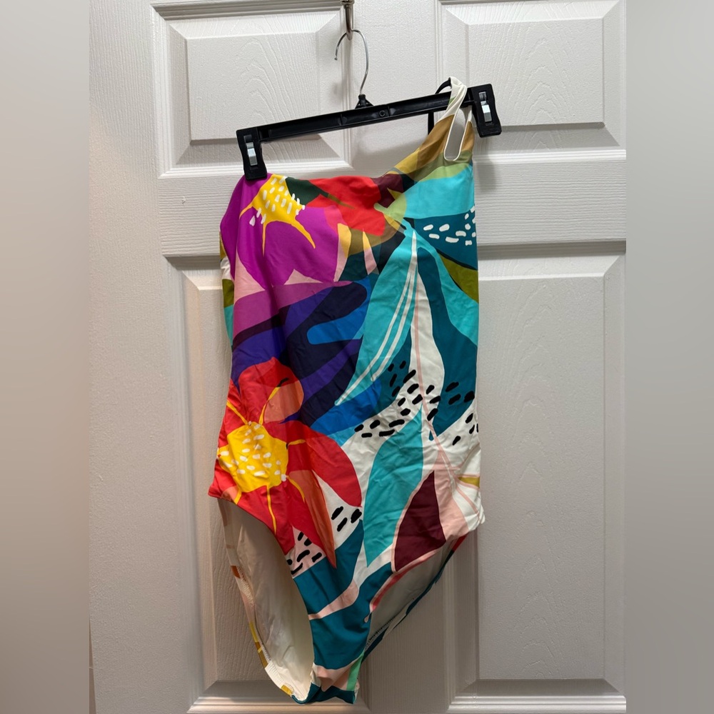 La Blanca Multicolor Floral One-Shoulder Swimsuit. One shoulder.